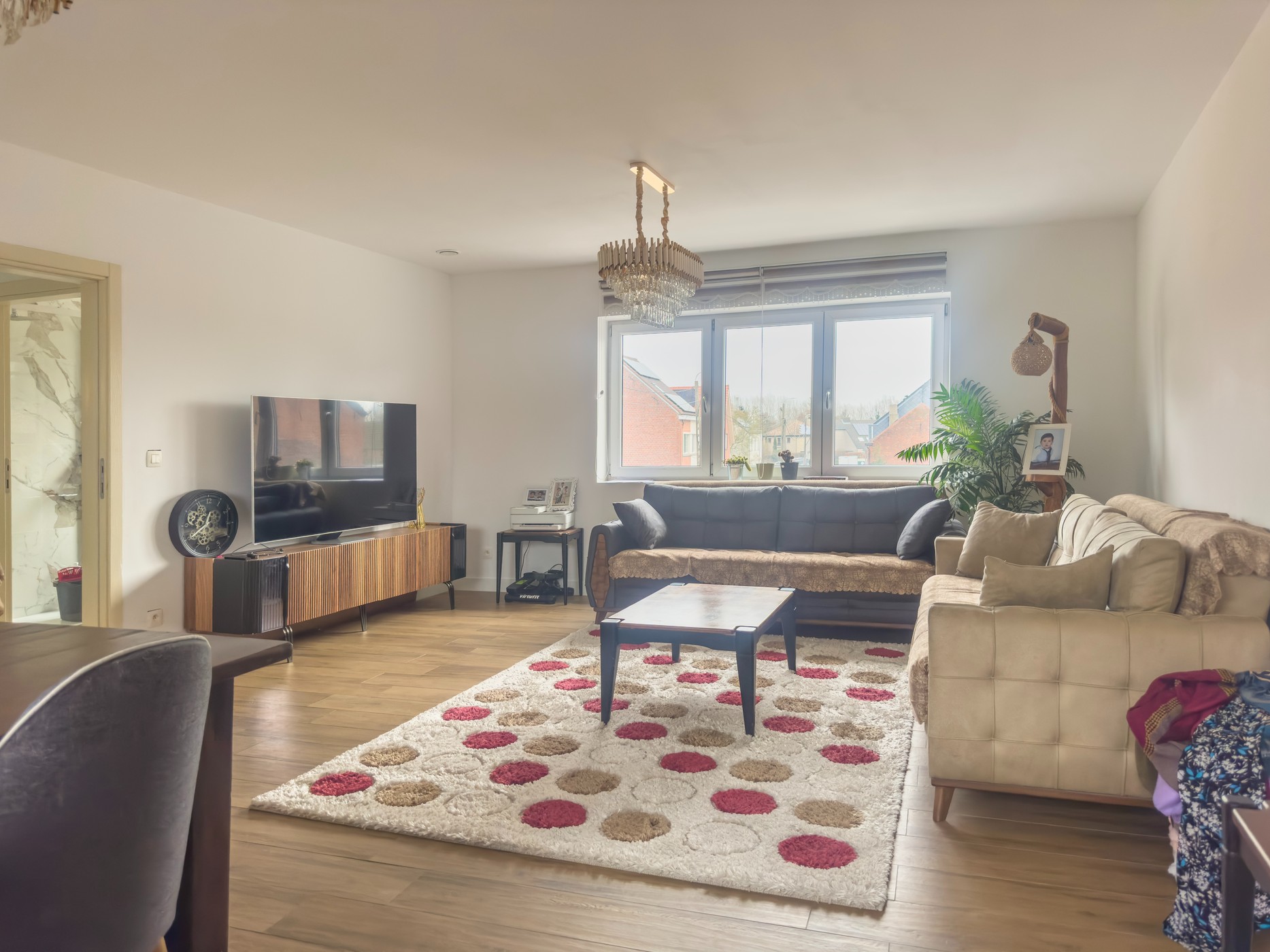 Ruime gezinswoning met vlotte bereikbaarheid in Grembergen! - foto 2