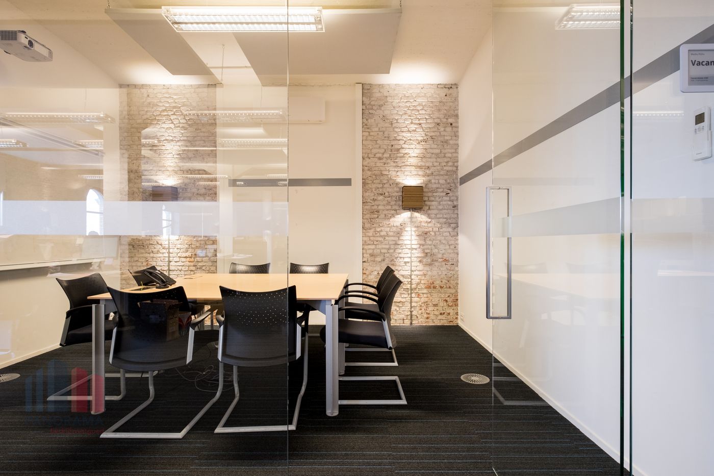 Authentic office of 1.478 m² in central Brussels - photo 2