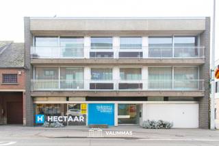 VALIMMAS verhuurt in het centrum van Asse deze bijzonder stijlvol ingerichte praktijk- of kantoorruimte, ± 75m² groot...  inkom en receptie...