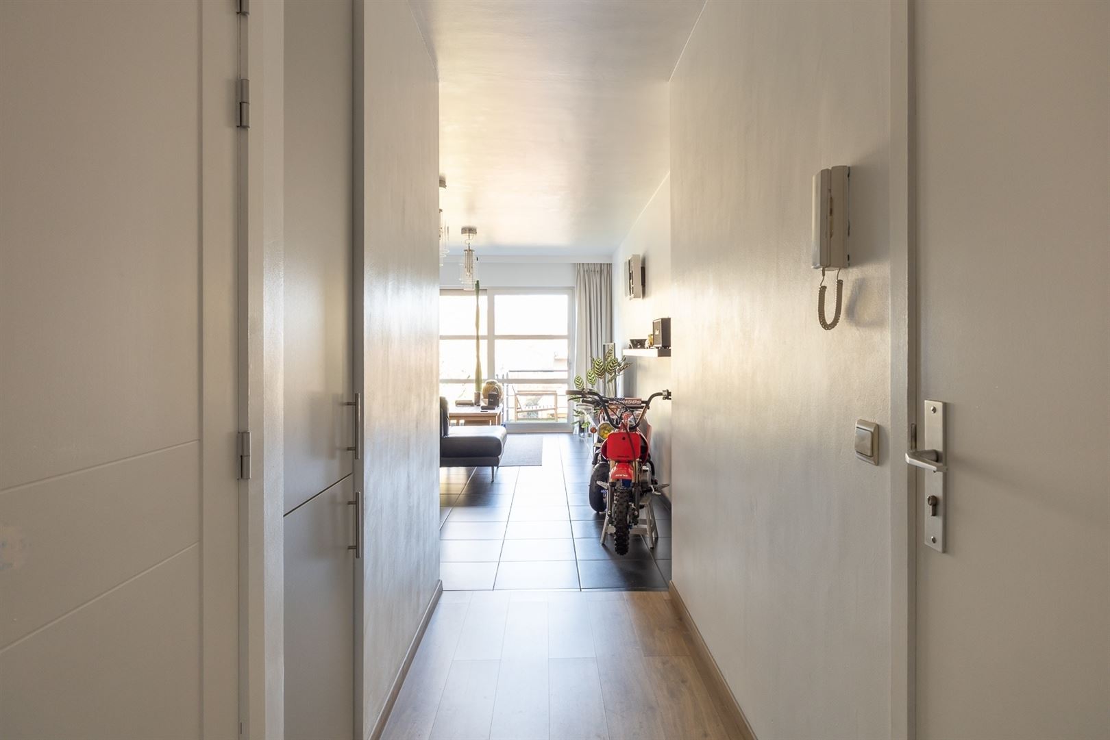 Instapklaar appartement met terras gelegen in centrum Maria-Ter-Heide  - foto 2