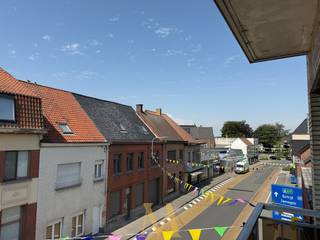 Instapklaar en lichtrijk 2-slaapkamerappartement op toplocatie in Avelgem.Op zoek naar een comfortabel appartement met alles binnen handbereik? Dit...