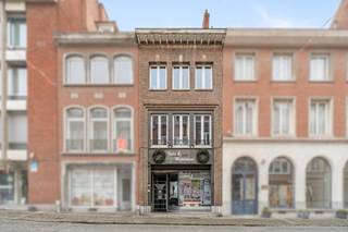 Located in the very heart of the city centre, on a busy street just a stone’s throw from the quays and the main square, this mixed-use building...