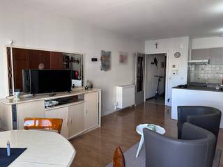 Rés. ChateauneufAu cœur de Knokke, dans la rue animée Lippenslaan, se trouve ce studio prêt à emménager et entièrement meublé, situé au troisième...