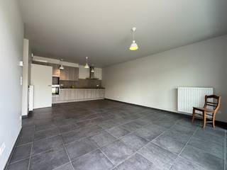 Dit appartement met 1 slaapkamer, is gelegen in een recent project. De residentie vormt een overgang tussen de dorpskern, recreatiedomeinen...