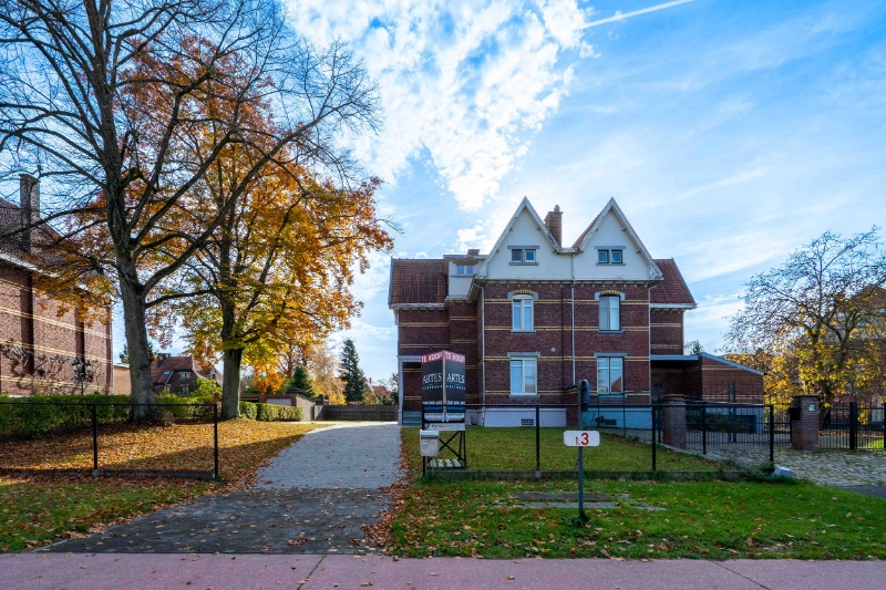 Maison à vendre à Genk avec 5 chambres - photo 1