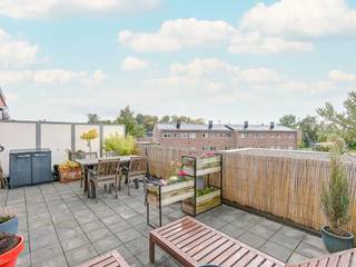 <p>Te huur: modern appartement in Mechelen, gelegen aan de Oude Sint-Gommarusstraat op de stadsrand, met vrij zicht en nabij openbaar vervoer.</p><p>Dit energiezuinige appartement (EPC-label A) biedt een comfortabele indeling en een rustige ligging op korte afstand van invalswegen en de woonkern. Het vrij zicht met veel lichtinval geeft een aangename openheid aan de leefruimtes. Dankzij de nabijheid van openbaar vervoer is dit een ideale keuze voor wie vlot wil pendelen. De garagebox is bij te huren voor €75/maand</p><p><br /></p><p>Belangrijkste ruimtes:</p><p>• Woonkamer met veel lichtinval</p><p>• Groot terras</p><p>• Volledig ingebouwde keuken </p><p>• Twee slaapkamers met voldoende ruimte voor kasten</p><p>• Badkamer met douche, ligbad en dubbele wastafel</p><p>• Berging met aansluiting voor wasmachine en droogkast</p><p>• Garagebox met verlichting en elektriciteit</p><p>• Apart toilet</p><p><br /></p><p>Troeven:</p><p>• Energiezuinig appartement met EPC-label A</p><p>• Rustige ligging met vrij zicht nabij stadsrand en woonkern</p><p>• Uitstekende bereikbaarheid via openbaar vervoer en invalswegen</p><p><br /></p><p>Interesse?</p><p>Druk op de knop &quot;Neem contact op&quot; daarna ontvangt u een mail. Gelieve de stappen in deze mail te volgen om u kandidaat te stellen.</p><p><br /></p><p>JOUW DROOMAPPARTEMENT. ZO GEVONDEN!</p>