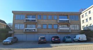 U kan uw bezoek zelf inplannen via onze website.U HOEFT NIET TE BELLEN OF TE MAILENAppartement op de tweede verdieping, geen lift.Indeling: Inkomhal,...