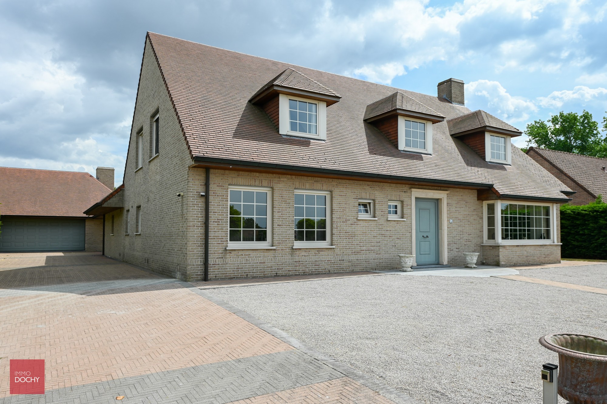 Standingvolle ruime villa met mooie materialen afgewerkt op goede ligging. - foto 3