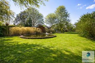 In het centrum van Aalter, op een prachtig perceel van 1300 m², bevindt zich deze unieke karaktervolle ruime (320m²) woning .INDELING: Bij het...