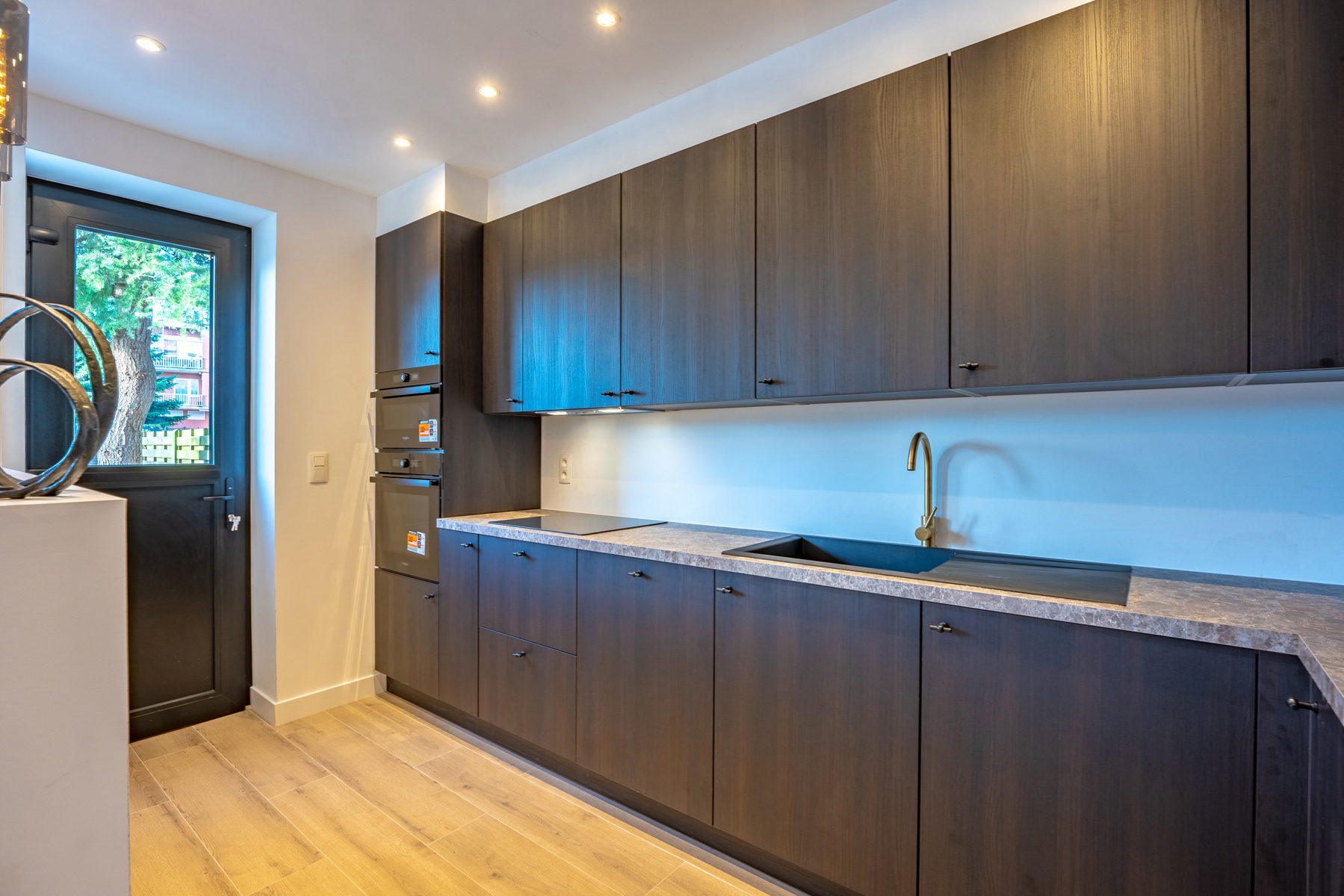 Prachtige instapklare woning met 3 slaapkamers en garage!  - foto 4