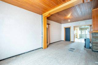 Ruime woning te Heule met 3 slaapkamers en ruime tuin.De inkomhal brengt je naar de zeer ruime leefruimte, die verbonden is met de keuken en...