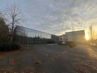 Fantastisch gelegen instapklare kantoorruimte van +/- 348 m² te huur op wandelafstand van de voorkant van het station Gent Sint-Pieters en van...