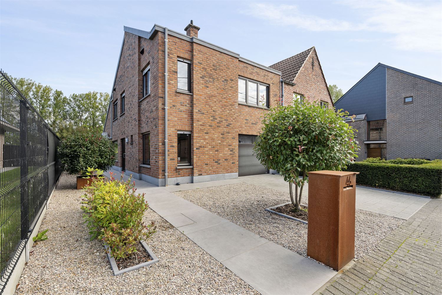 DE IDEALE GEZINSWONING MET ZALIGE TUIN OP EXCLUSIEVE LIGGING DOODLOPENDE STRAAT - foto 3