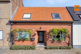 Charmante gezinswoning met grote tuin in SteenokkerzeelIn een rustige straat in Steenokkerzeel vind je deze charmante woning terug op een perceel van...