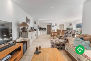 Op een vlot bereikbare ligging, nabij de verbindingsweg tussen Eernegem en Torhout, bevindt zich deze praktische en verzorgde woning. De...