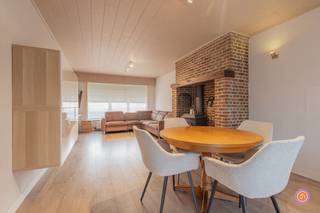 Vandaag nemen we je mee naar deze halfopen bebouwing in het rustige Puurs-Sint-Amands, gelegen in een doodlopende straat.We komen binnen via de...