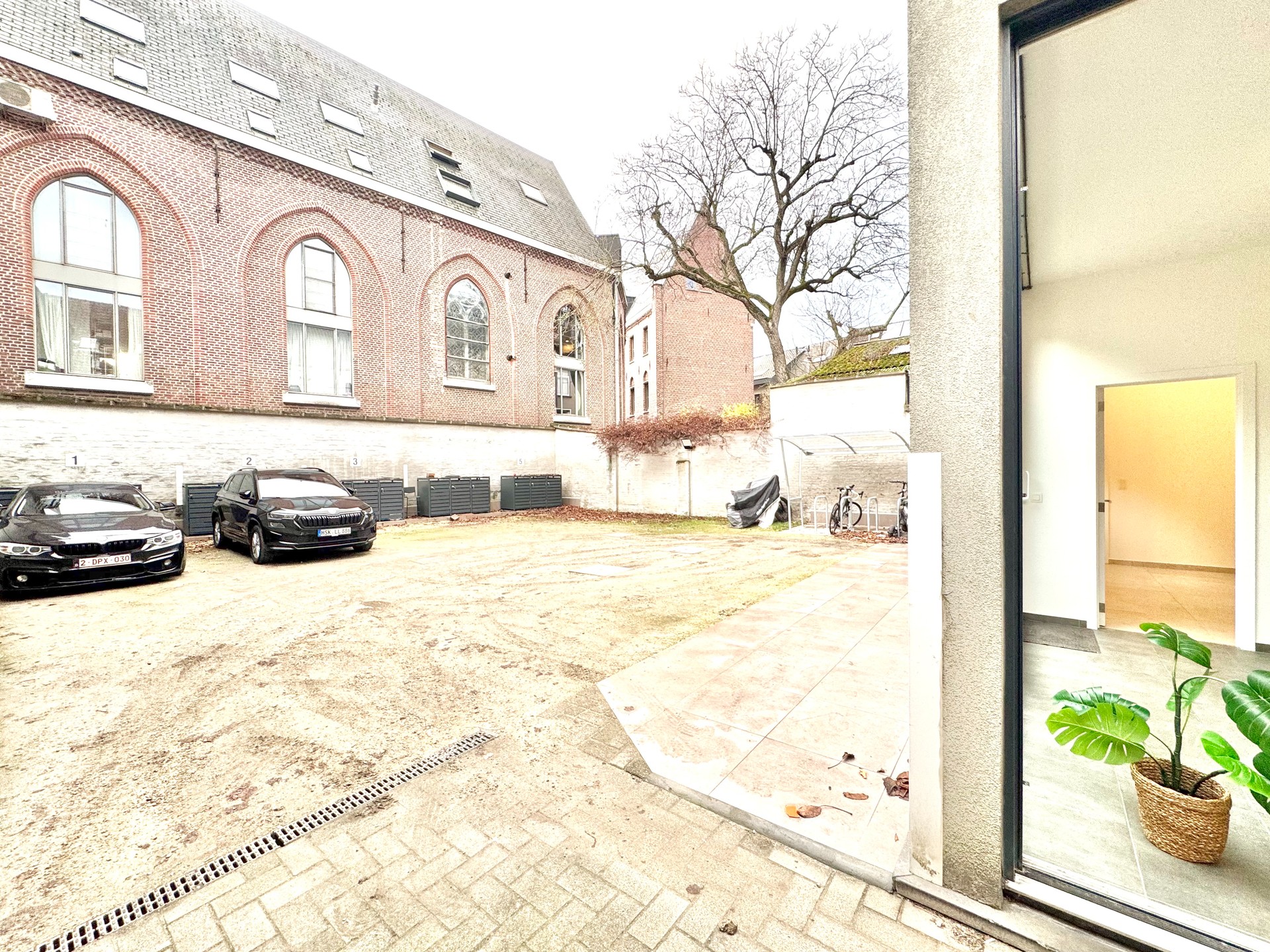 GELIJKVLOERS APPARTEMENT| 2 KAMERS | 1 PARKEERPLAATS | TERRAS - foto 2