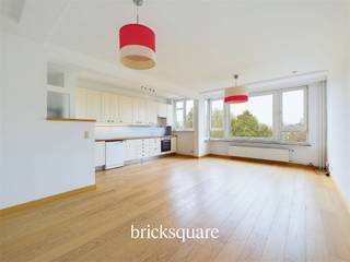 SCHAERBEEK - Discover this apartment in excellent condition, ideally located in the Meiser district of Schaerbeek, close to all shops, schools and public transport. The main roads provide quick access to the city center and surrounding areas, allowing you to enjoy a calm yet dynamic lifestyle.This 80 m² apartment, located on the 3rd floor of a residence, will seduce you with its attractive location, spaciousness and brightness. It comprises an entrance hall, a large, bright living room with a super-equipped kitchen, two comfortable bedrooms, a toilet and a bathroom. There's also a cellar in the basement.The building boasts a number of assets, including the recent renovation of the roof. In addition, photovoltaic panels have been installed to maximize energy efficiency. The condensing boiler ensures efficient, economical heating.EPC B-, double-glazed windows, compliant electricity and entry phone, bike roomAsking price: €270,000Available immediately.Contact BrickSquare for more information: 02/315.25.13 or www.bricksquare.be