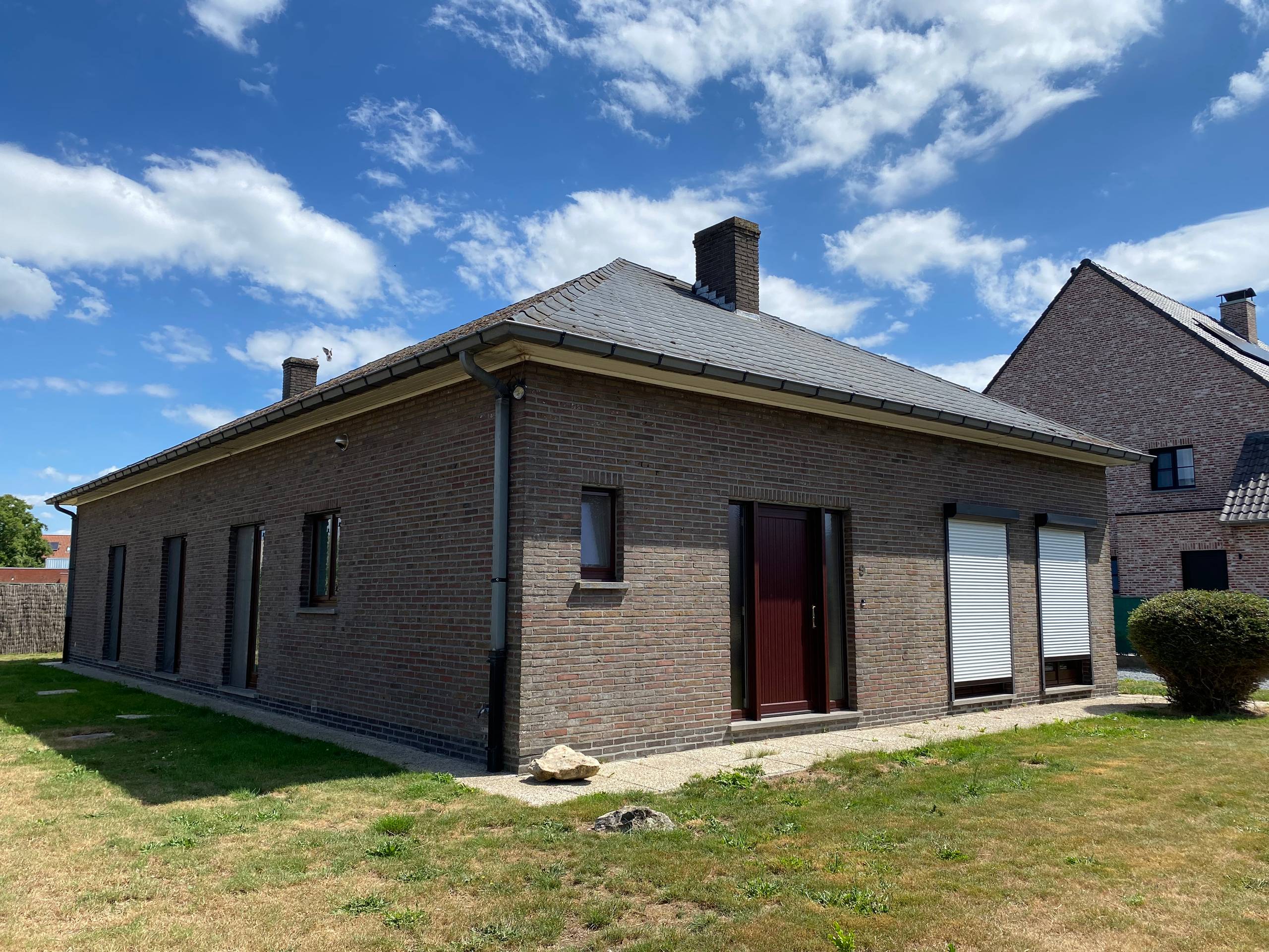 BUNGALOW MET DRIE SLAAPKAMERS EN GARAGE - foto 1