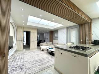 Ontdek deze instapklare woning in het centrum van menen met 4 slaapkamers en tuin op een rustige ligging. <br /><br /><strong>indeling </strong><br />inkomhal, leefruimte, open keuken , open keuken, badkamer, kamer<br />1ste verdiep: 2 slaapkamers<br />2de verdiep: 3de slaapkamer, 2de badkamer<br /><br /><strong>troeven:</strong>
<ul><li>Instapklaar</li><li>goeie epc</li><li>4 slaapkamers</li><li>Kelder droog</li><li>Park op het einde van de straat</li></ul>