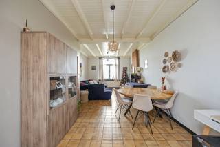 Op zoek naar een gezellige woning in een rustige buurt? Dan is deze woning in Berendrecht zeker iets voor jou!Je komt binnen via de inkomhal die...