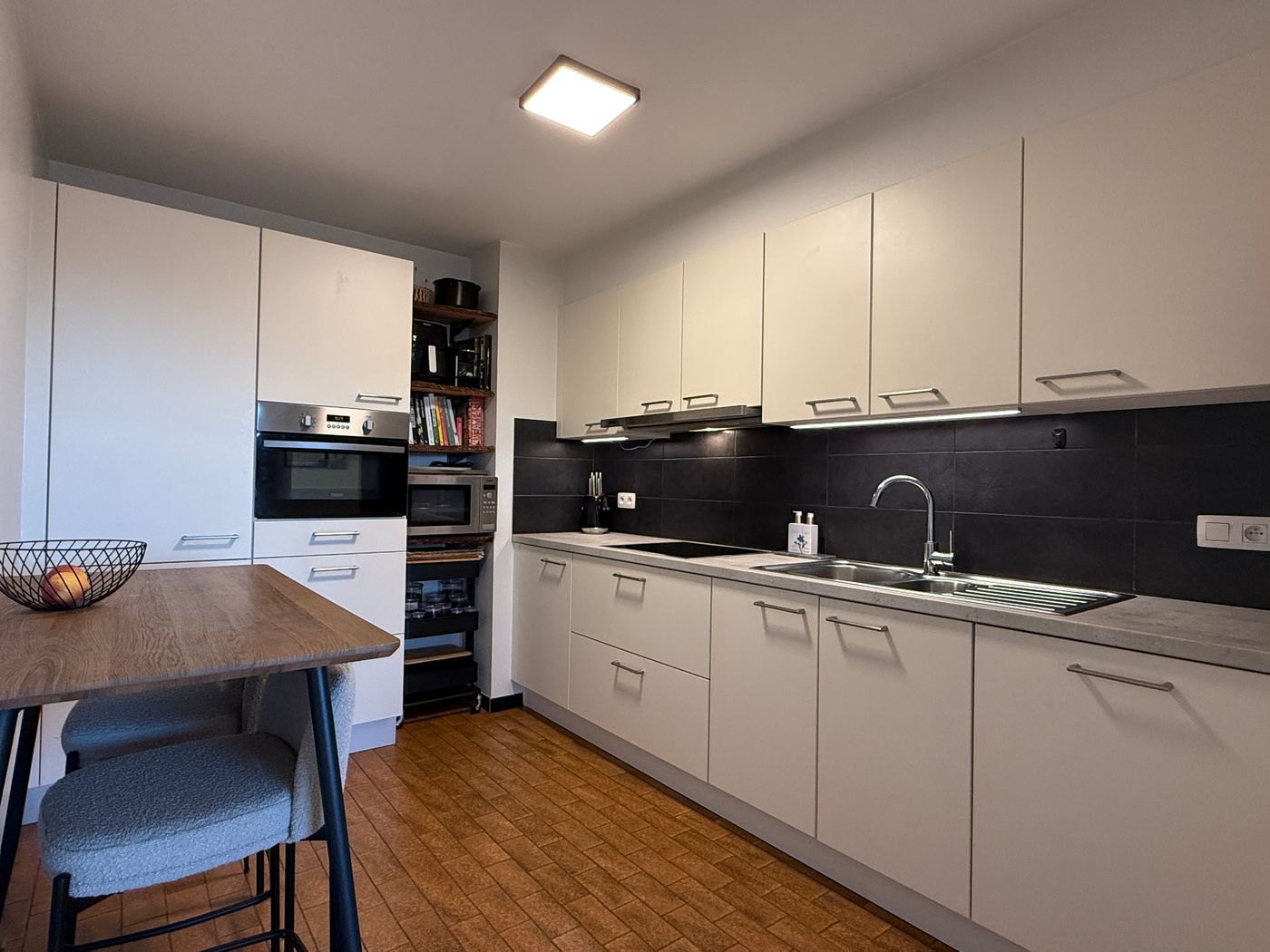 Ruim twee-slaapkamer appartement met terras - photo 5