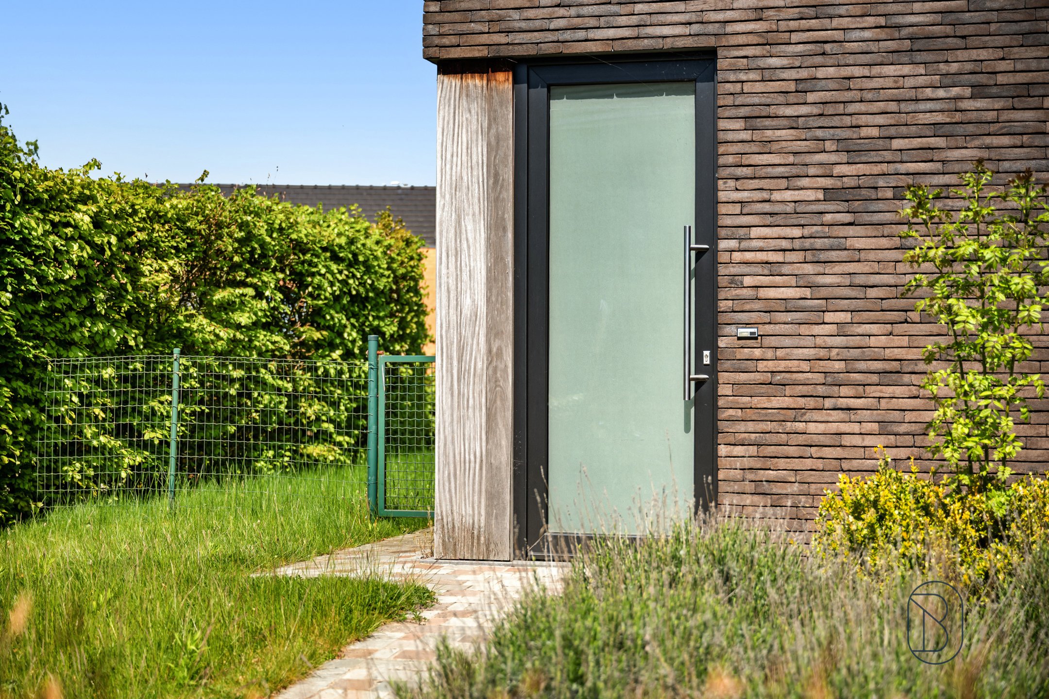 Moderne energiezuinige halfopen bebouwing met 3slpk en tuin - foto 2