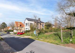 GRAND TERRAIN À BÂTIR (740 m²) BÉNÉFICIANT D'UN EMPLACEMENT DE CHOIX À KOKSIJDE-BADCe terrain à bâtir exceptionnel est situé dans la Bauwenslaan et...