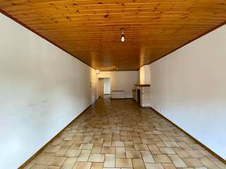 Voor meer info of bezoek bel 02/884.23.26 - Vlak bij het centrum van Ternat bevindt zich dit appartement met 2 slaapkamers, gelegen op de...