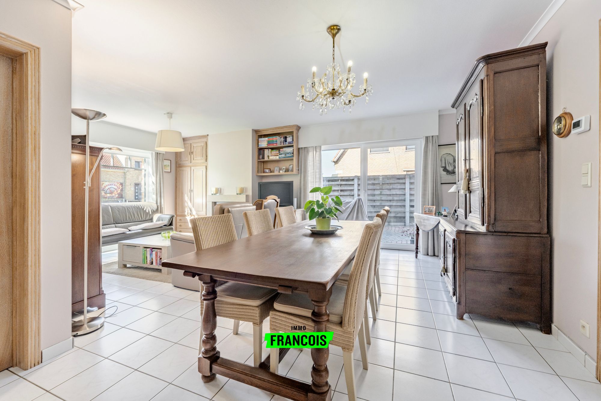 Ruime halfopen bebouwing op 715 m² in rustige woonwijk te koop in Maldegem - foto 3