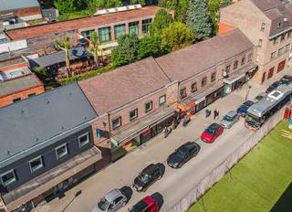 Twee handelsruimtes ideaal gelegen in Laken, Avenue de Busleyden 12-14 (±170 m² voor €750.000) en 16-18 (±164 m² voor €650.000), samen of...