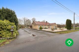 Deze alleenstaande woning met bijgebouwen ligt op een grondoppervlakte van 5680 m² te Koekelare waar u kunt genieten van de rust en het...