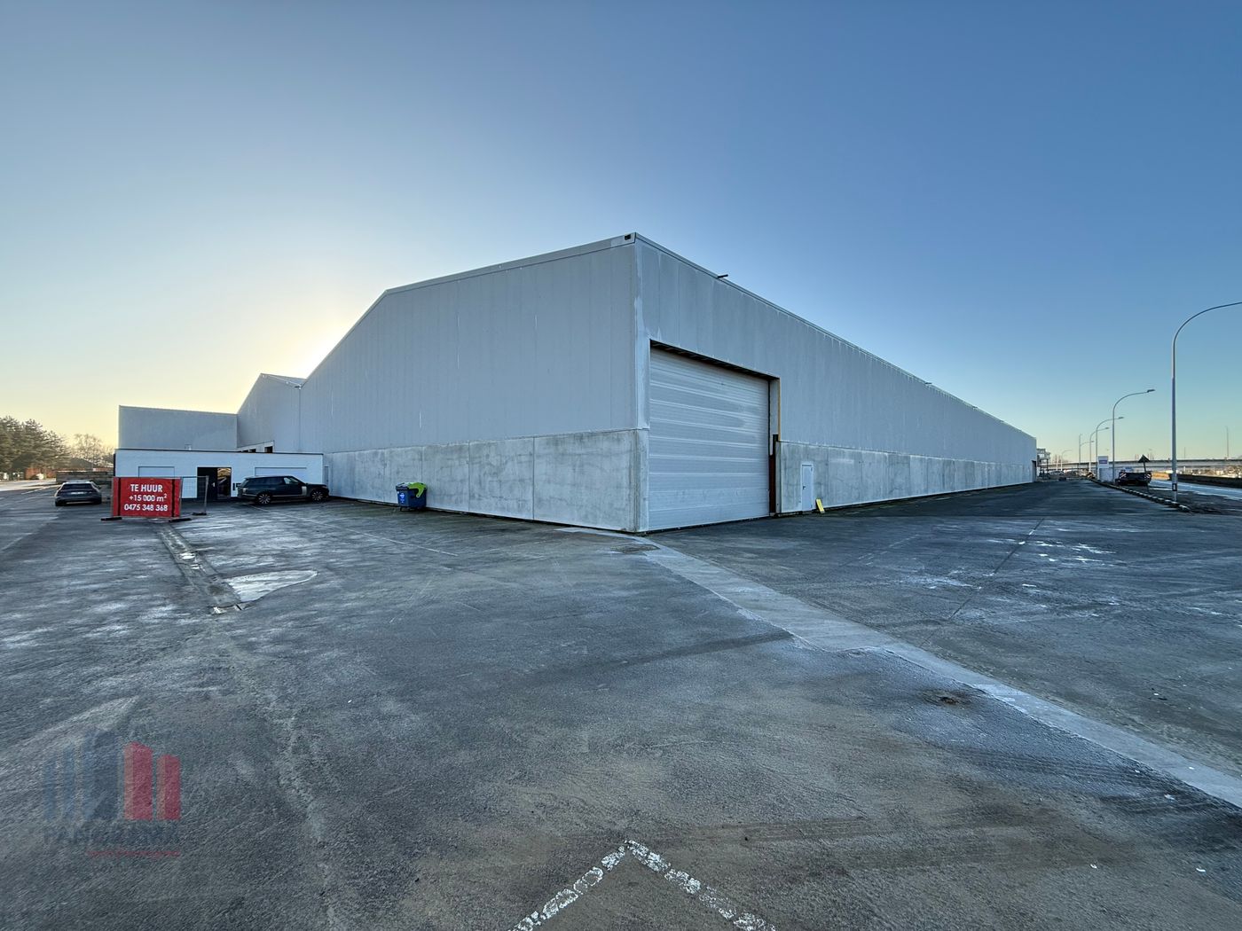 15.000 m² magazijnruimte met kantoren op zeer goede locatie nabij de N35 - foto 1