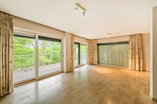 - Ideale ligging langs de Kasteelgracht in Ieper: Arsenaalstraat 48 bus 2B- Uitstekend EPC: label A, 75 kWh/m²/jaar (UC: 3874703)- Appartement op de...