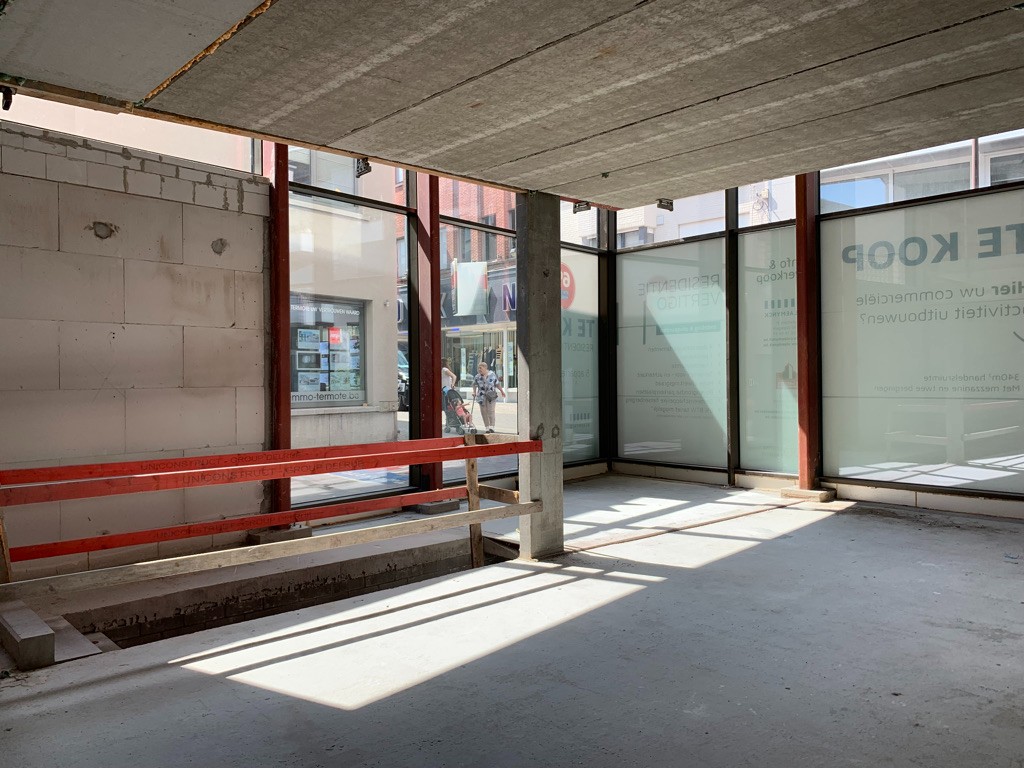 Centraal gelegen gloednieuwe handelsruimte in commercieel hart Waregem - photo 3