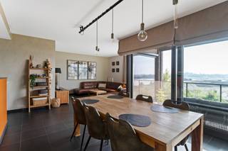 Ontdek dit lichtrijke appartement aan de Scheldeoever, waar stijlvol wonen en rust hand in hand gaan.Met zijn drie volwaardige slaapkamers en ruime...