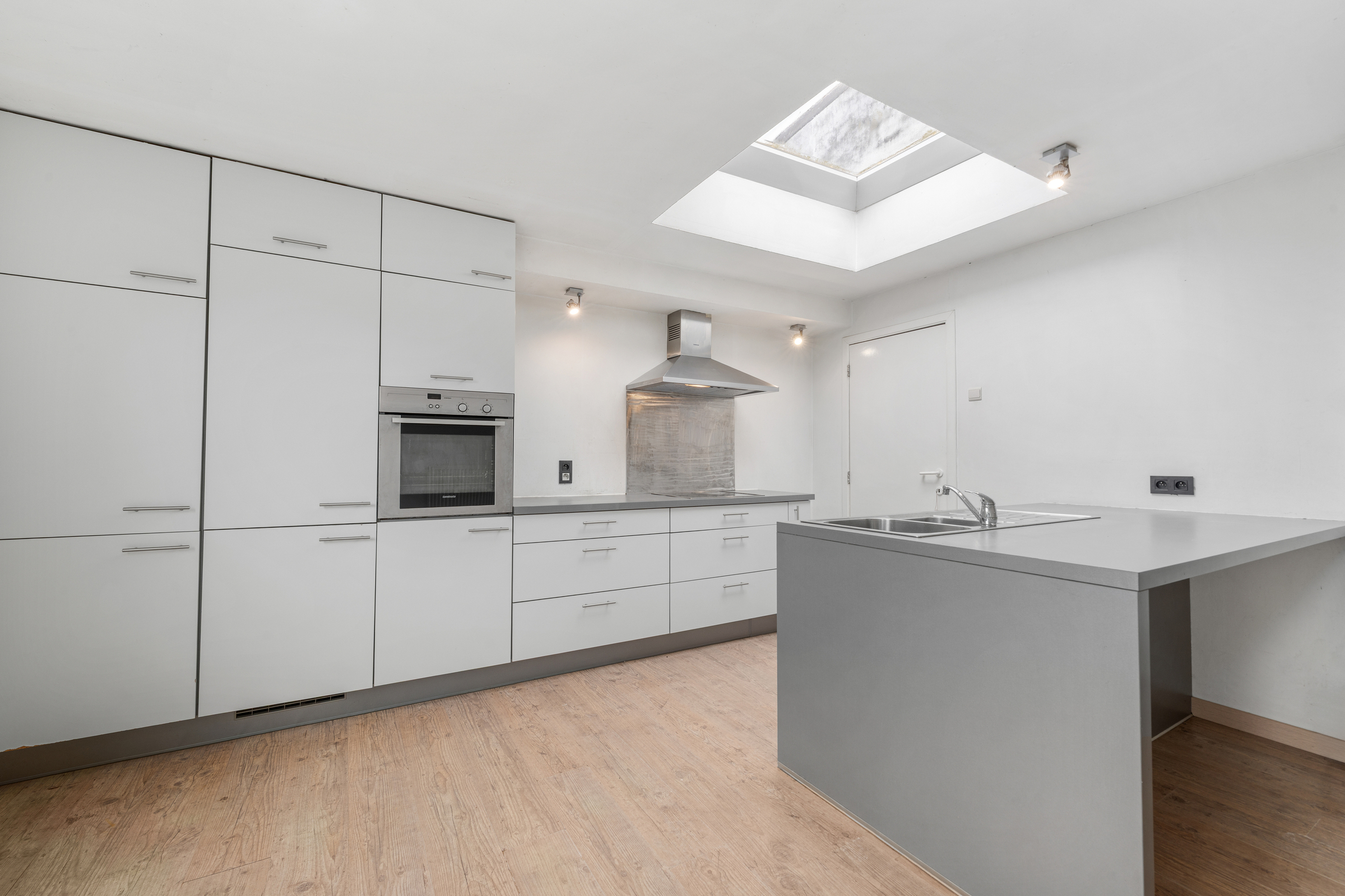 Te renoveren woning met 4 slaapkamers in Gentbrugge te koop - foto 3