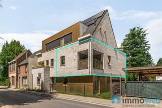 Algemeen:Op een centrale locatie te Hove vinden we dit quasi nieuwbouw appartement met 2 slaapkamers en terras.Het appartement is gelegen op de...