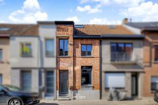 Op zoek naar een zorgeloze investering of een instapklare gezinswoning? Deze aantrekkelijke woning, gelegen aan de rand van het centrum van Temse...