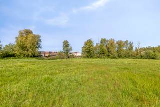 Ben je op zoek naar een bouwgrond van 1770 m² voor een open bebouwing nabij het centrum? Zoek niet verder. Deze bouwgrond gelegen in het...