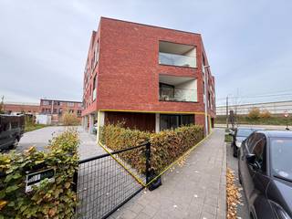 Dit gelijkvloers appartement met twee slaapkamers vinden we terug in Res. Camelia, vlakbij het centrum en op wandelafstand van...