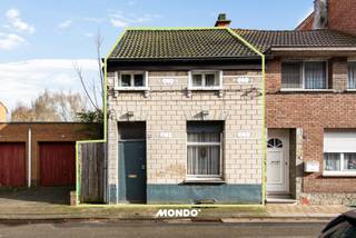 This to be renovated property is located in Boom, in the quiet and residential district of Hoek-Bosstraat. <br />The neighborhood is known for its pleasant living character with a mix of homes and local businesses, and offers a good balance between peace and accessibility. <br />Furthermore, the property is located near the recreational area of De Schorre, where you can perfectly combine sports and relaxation.<br /><br />The ground floor of the property features an entrance hall, a dining area, and a kitchen. <br />On the first floor, there are two bedrooms. <br />In addition, there is a particularly spacious basement that extends under the entire property, offering numerous possibilities for storage, among other things.<br /><br />At the back of the property, you can enjoy a garden where it is pleasant to stay. <br />An additional plus is the presence of a garage!<br /><br />This property offers an excellent opportunity for those looking for a renovation project with potential, located in a quiet neighborhood with easy connections to the center of Boom and surrounding municipalities.<br /><br />For more information, or a visit on site?<br />Contact Gino Haeck<br />0491/10.27.33<br />gino@mondovastgoed.be