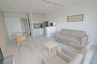 Nieuwpoort : Instapklare studio met slaaphoek met zicht op zeeIn het centrum van Nieuwpoort-bad, nabij de zeedijk in de  winkelstraat, gelegen op de...
