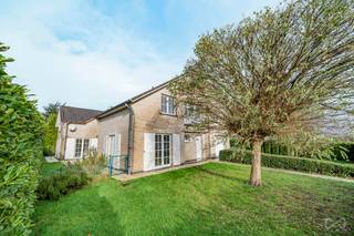 TERVUREN - DUISBURG - Ruime villa van 295m² + 55m² garage/berging + zolder van 95m².Landelijk en groen gelegen op 500m van Tervuren Bos. In de buurt...