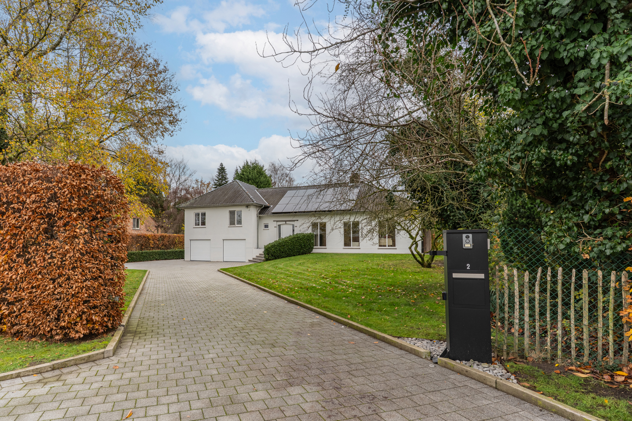 Ruime villa met zwembad op 3605 m² in groene omgeving - foto 1