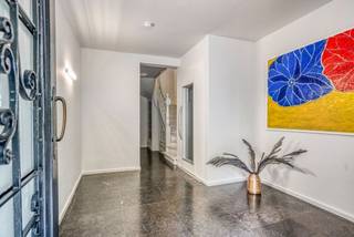  * Dit lichtrijke appartement combineert ruimte, elegantie en een uitzonderlijke ligging vlak aan het groene Maria-Hendrikapark. Dankzij de grote  ...