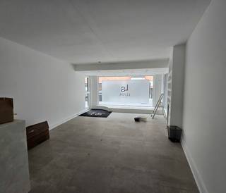 In de bruisende Leuvensestraat, één van de drukste en meest commerciële straten van Vilvoorde, bevindt zich dit veelzijdige...