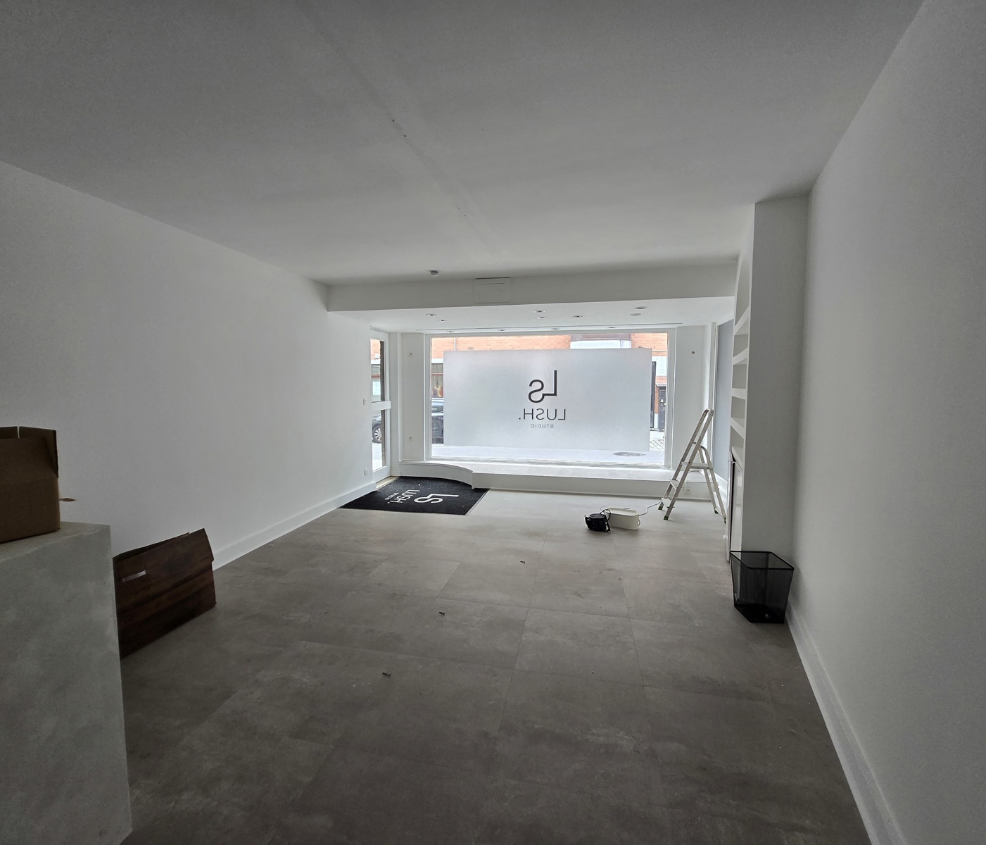 Toplocatie! Commercieel gelijkvloers met grote vitrine - foto 3