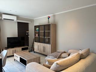 Te huur: verzorgd gerenoveerd appartement met 2 slaapkamers en een garage in het centrum van Zulte. Dit appartement, gebouwd in 1991 en recent...