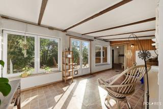 Droomt u van een serene ontsnapping midden in de natuur? Deze knusse chalet, gelegen in de groene bossen van Neerijse, biedt elke dag het plezier...